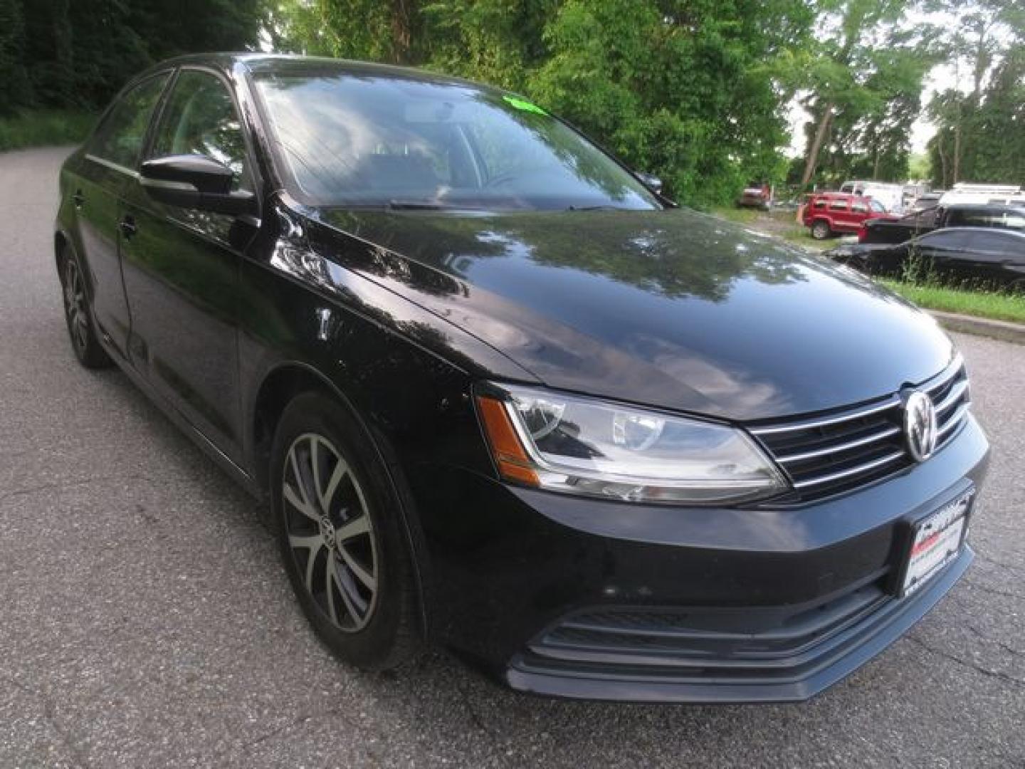 2017 Volkswagen Jetta SE (3VWB67AJ3HM) with an 1.4L L4 DOHC 20V engine, 5-speed manual transmission, located at 270 US Route 6, Mahopac, NY, 10541, (845) 621-0895, 41.349022, -73.755280 - Photo#1